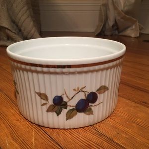 Evesham Royal Worstchester round soufflé bowl. Shape 46. Size 1